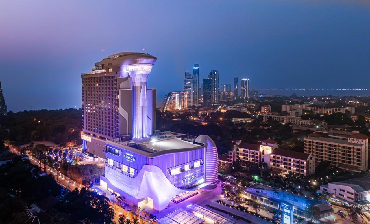 Grande Centre Point Space Pattaya Exterior photo The Royal Paragon Hotel