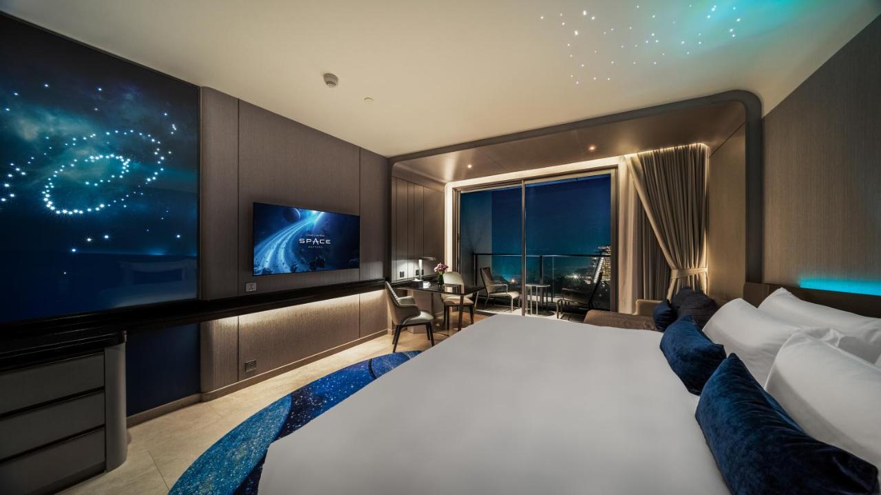 Grande Centre Point Space Pattaya Exterior photo Deluxe Ocean View Room
