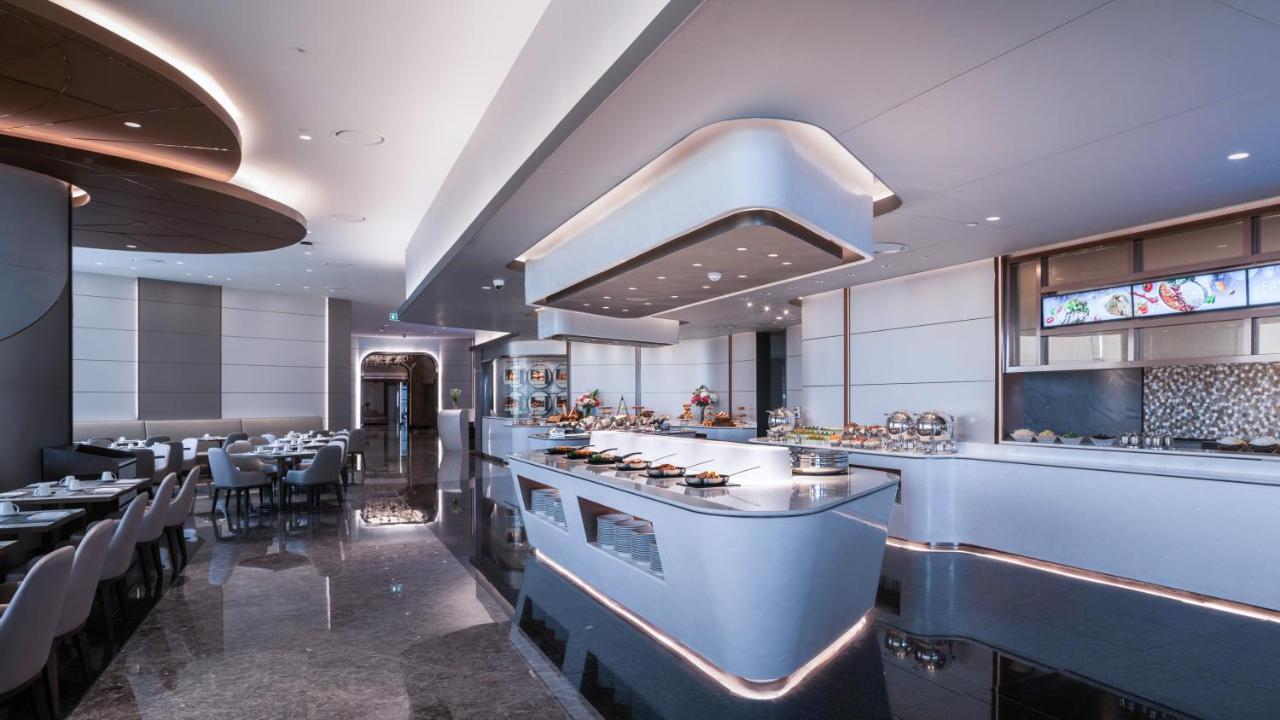 Grande Centre Point Space Pattaya Exterior photo The buffet at the lounge