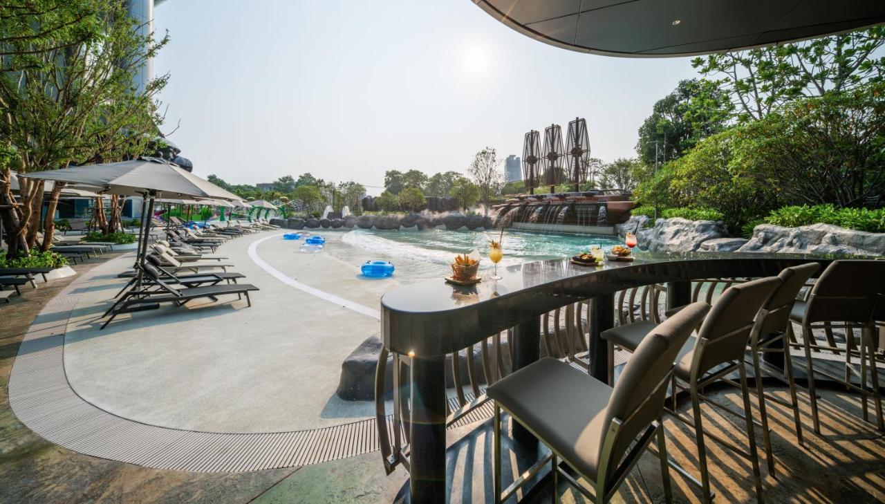 Grande Centre Point Space Pattaya Exterior photo The pool at the hotel