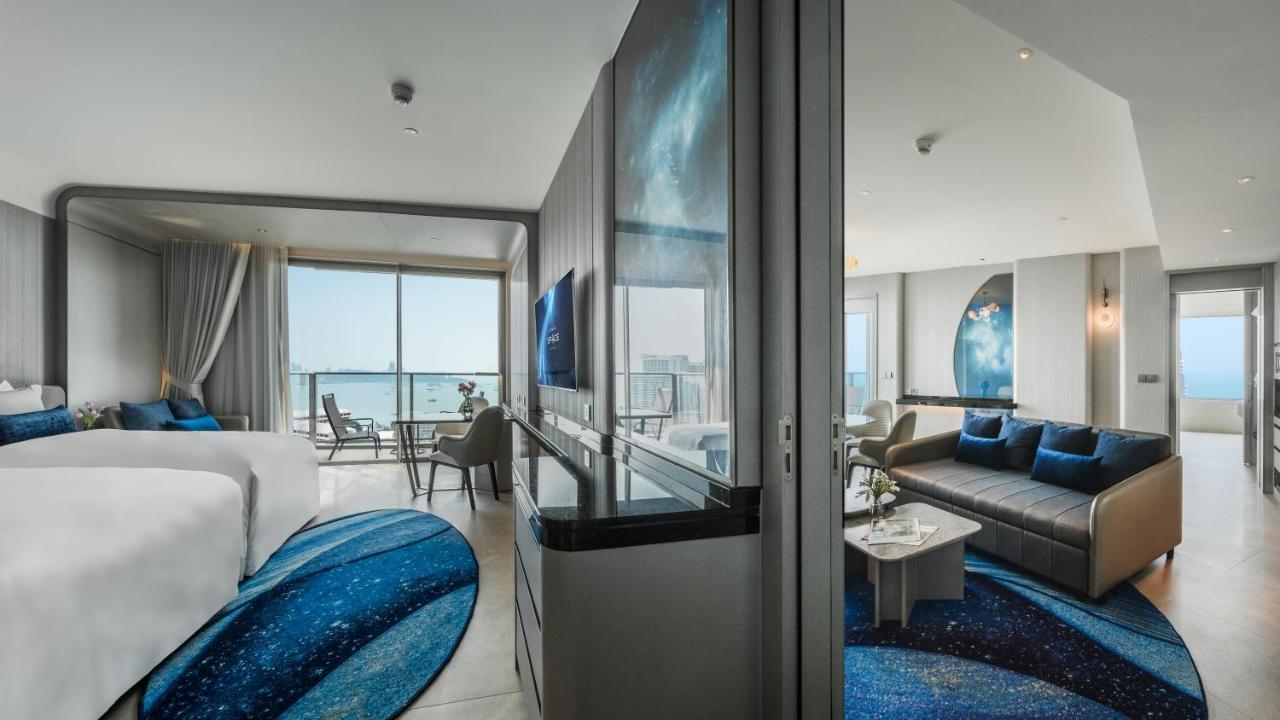 Grande Centre Point Space Pattaya Exterior photo A suite at the hotel