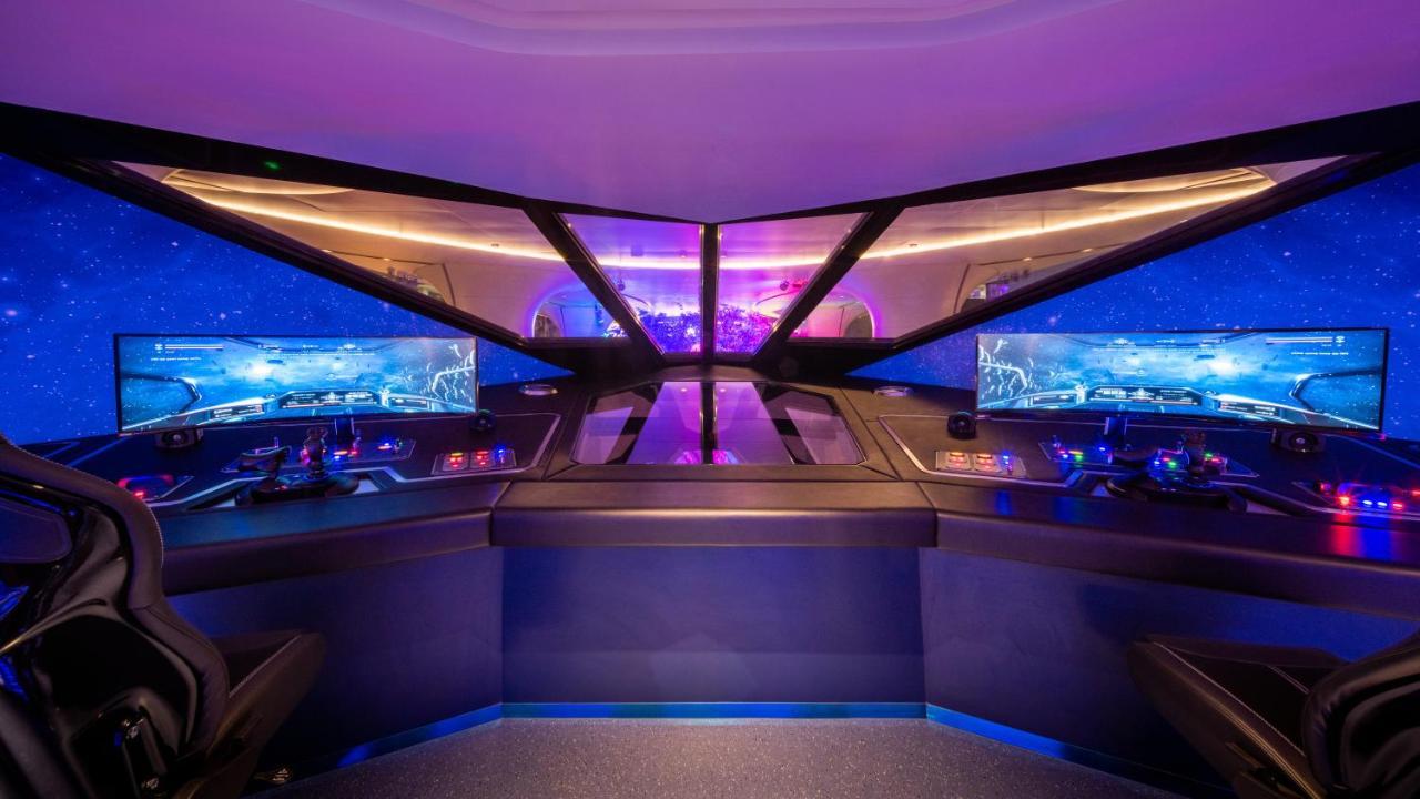 Grande Centre Point Space Pattaya Exterior photo The control room of the London Eye
