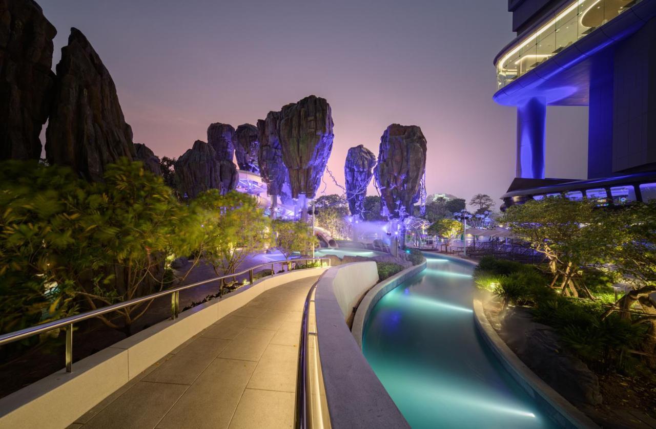 Grande Centre Point Space Pattaya Exterior photo The artificial river at Vinpearl Hotel Nha Trang