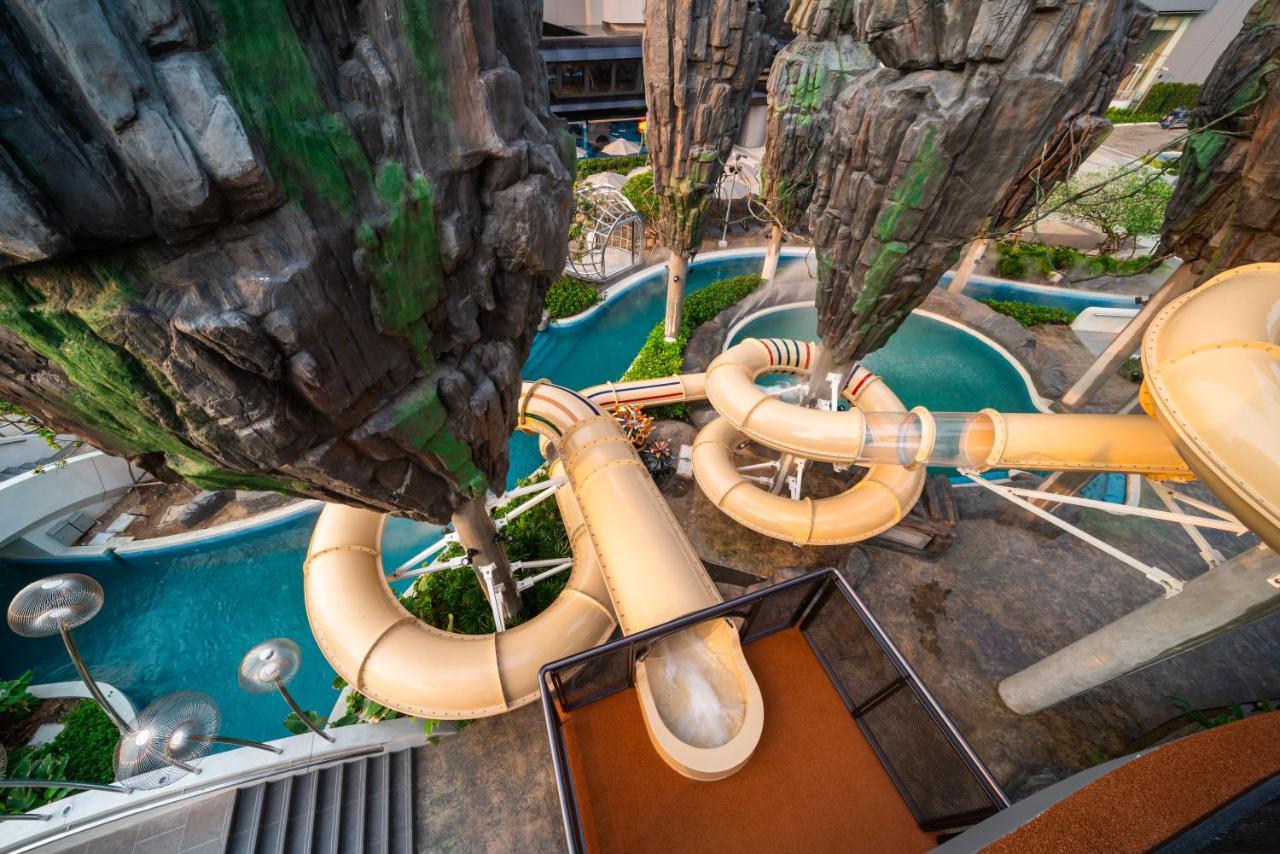Grande Centre Point Space Pattaya Exterior photo Water slides at Splash Jungle Water Park