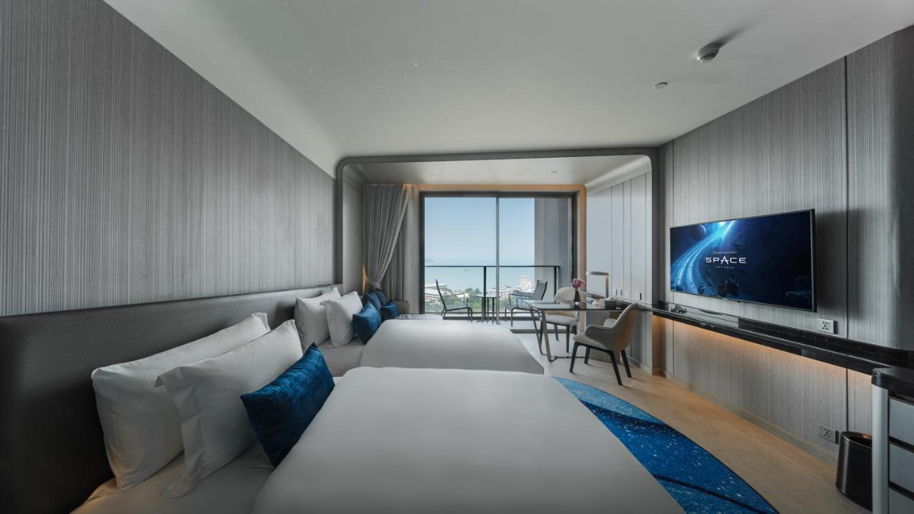 Grande Centre Point Space Pattaya Exterior photo Deluxe Ocean View