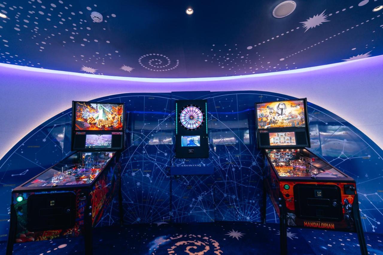 Grande Centre Point Space Pattaya Exterior photo The Star Wars arcade game