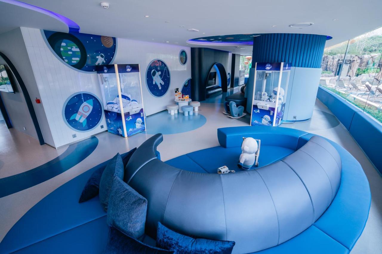 Grande Centre Point Space Pattaya Exterior photo The interior of the Space and Astronomy Centre
