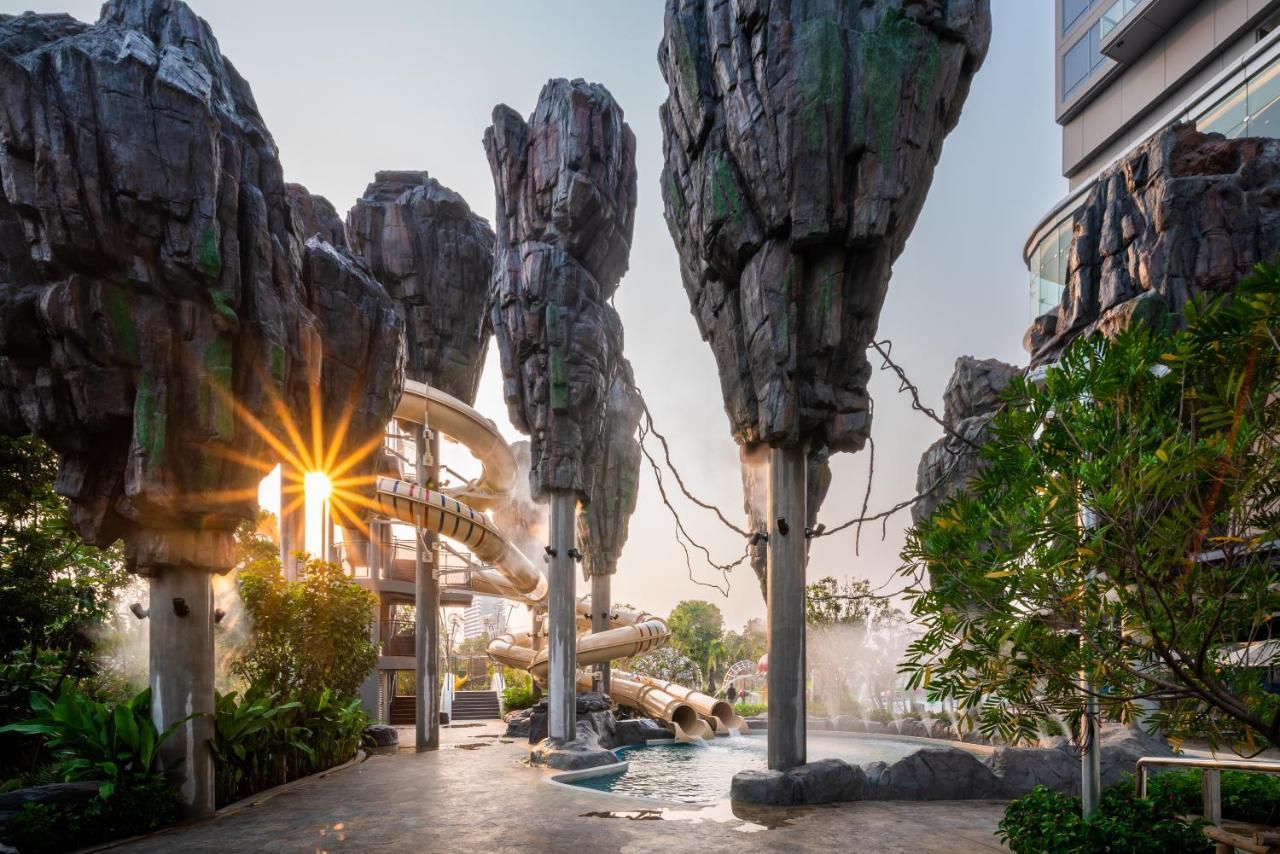 Grande Centre Point Space Pattaya Exterior photo The Rock of Ages