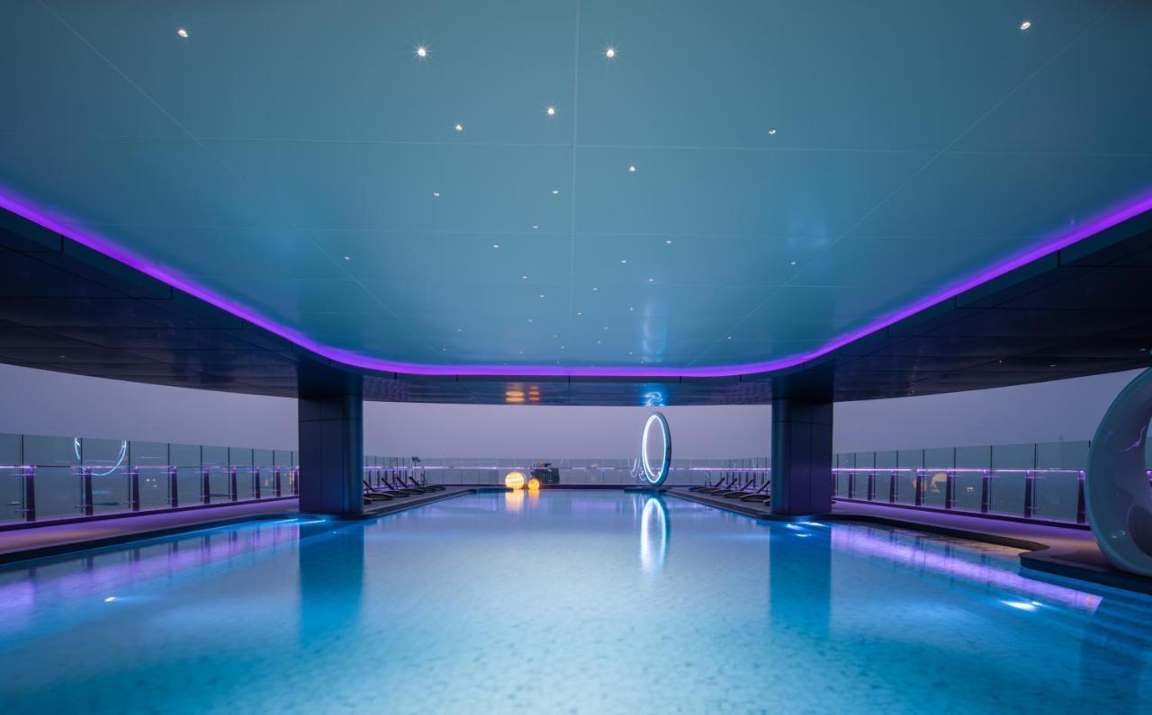 Grande Centre Point Space Pattaya Exterior photo The pool at the 101 Sky Lounge