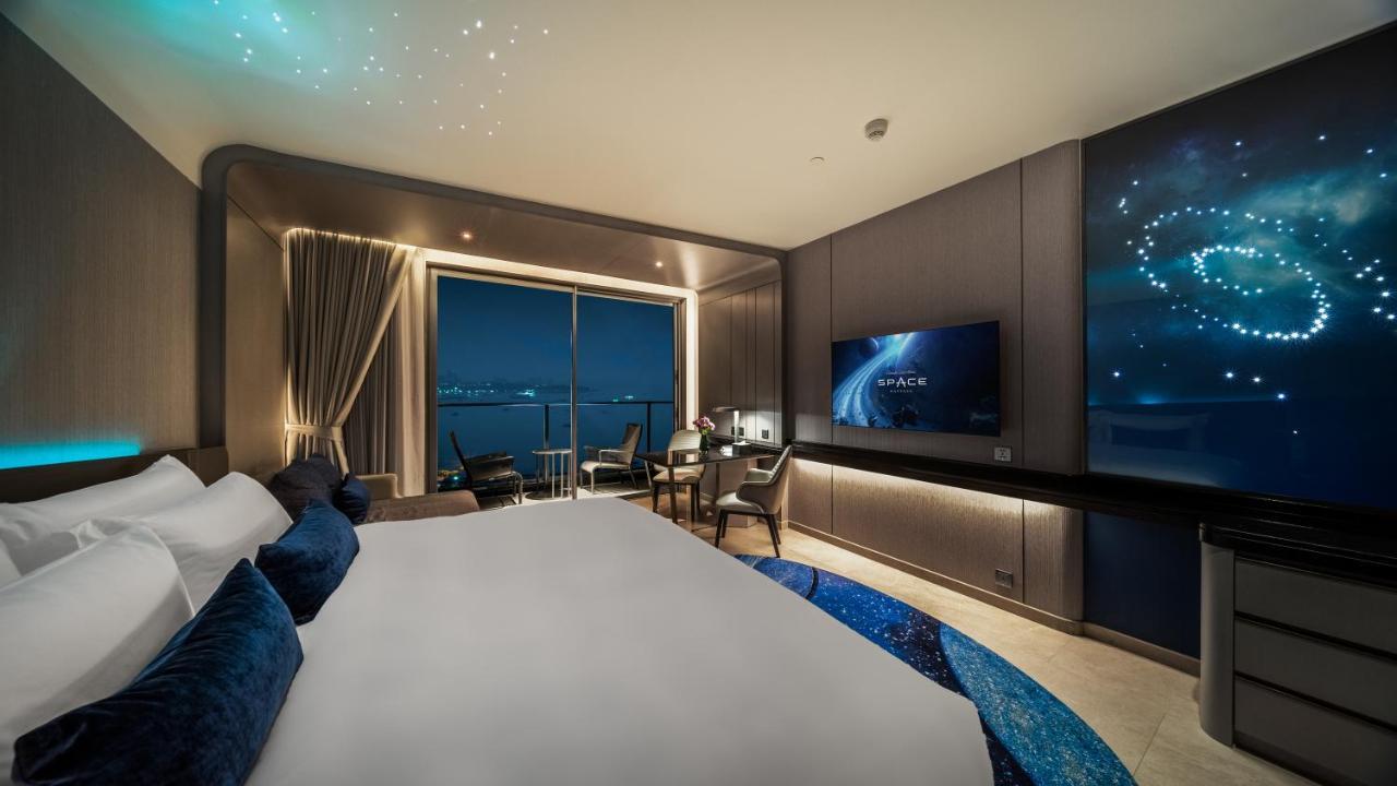 Grande Centre Point Space Pattaya Exterior photo Deluxe Ocean View Room