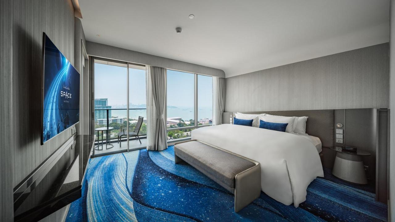 Grande Centre Point Space Pattaya Exterior photo Deluxe Ocean View Room