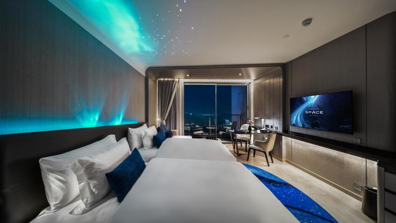 Grande Centre Point Space Pattaya Exterior photo Deluxe Room