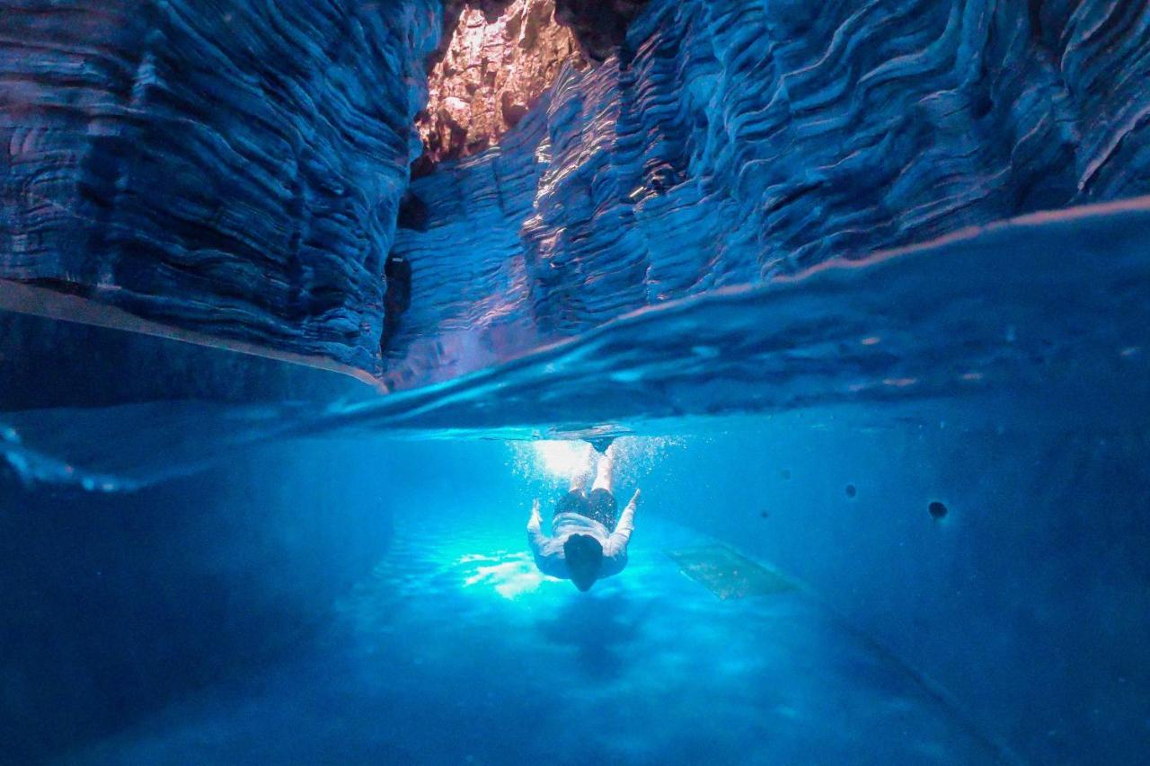 Grande Centre Point Space Pattaya Exterior photo Cave diving