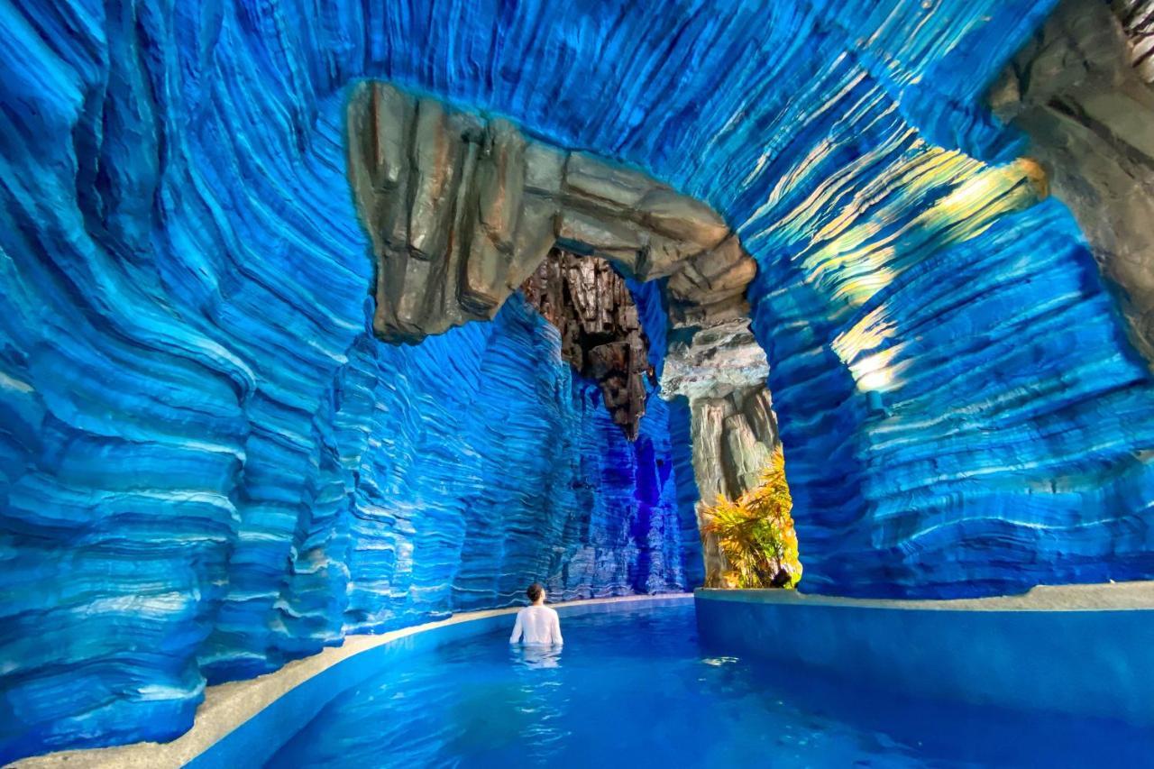 Grande Centre Point Space Pattaya Exterior photo The Blue Grotto