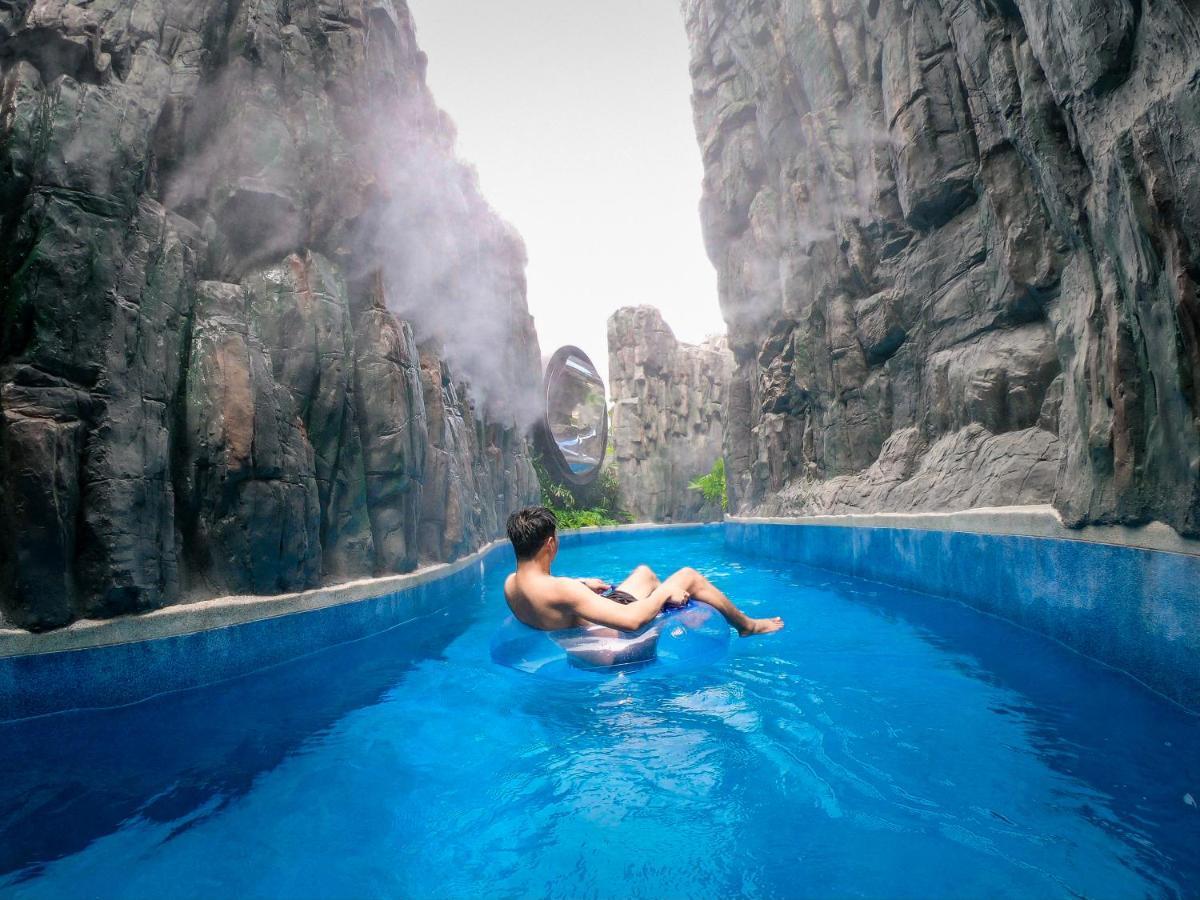 Grande Centre Point Space Pattaya Exterior photo The Blue Lagoon