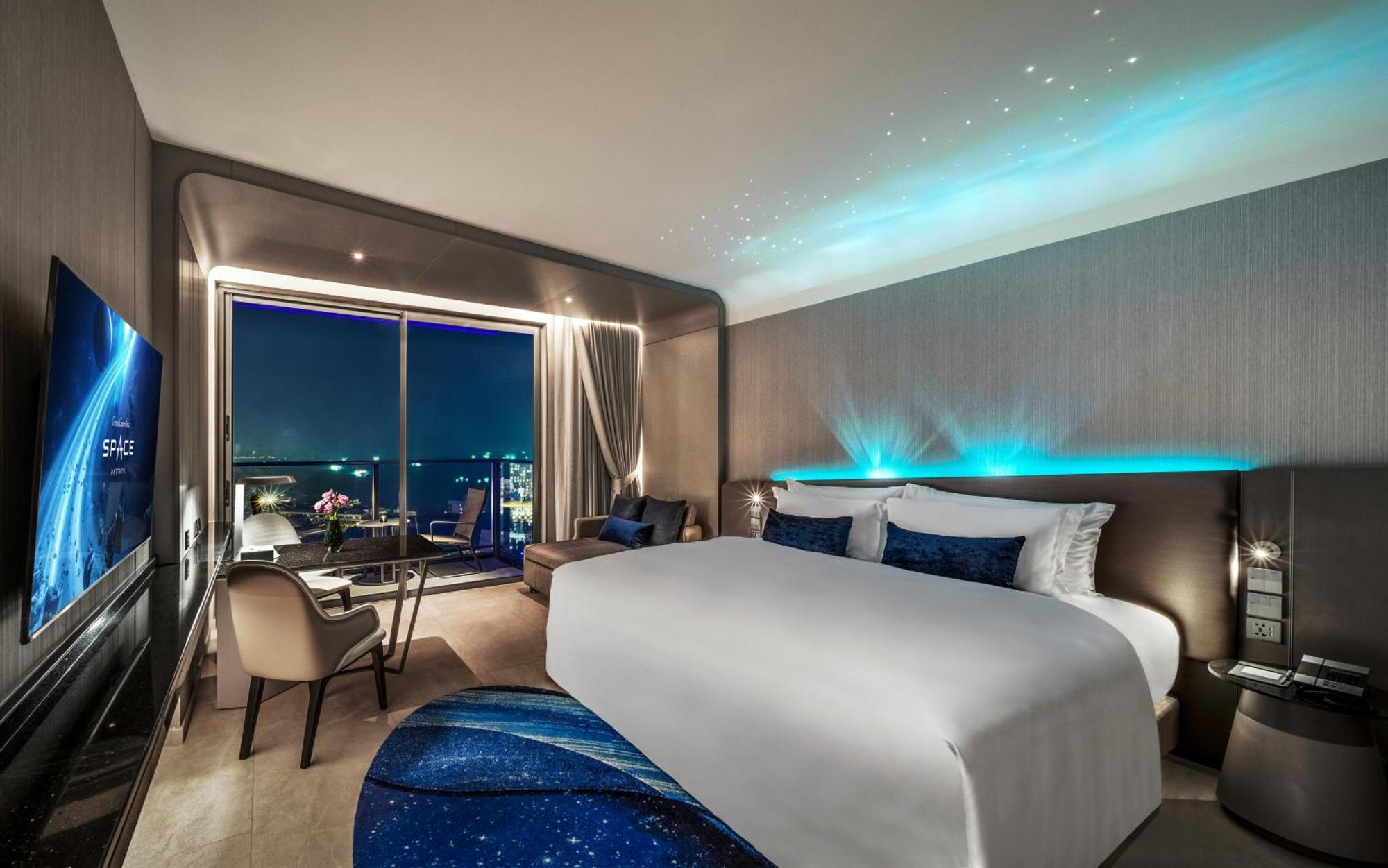 Grande Centre Point Space Pattaya Exterior photo Deluxe Room