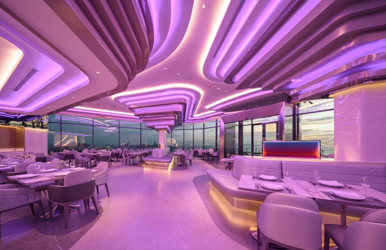 Grande Centre Point Space Pattaya Exterior photo The interior of the restaurant