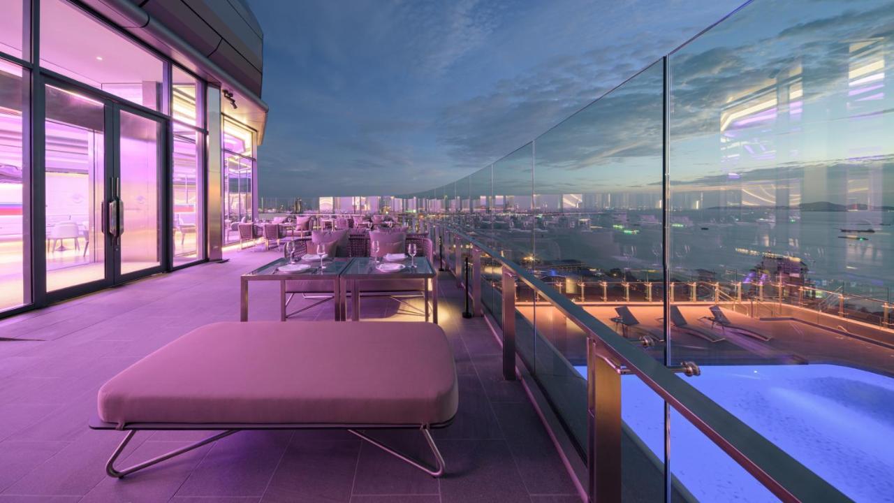 Grande Centre Point Space Pattaya Exterior photo Skyline Terrace